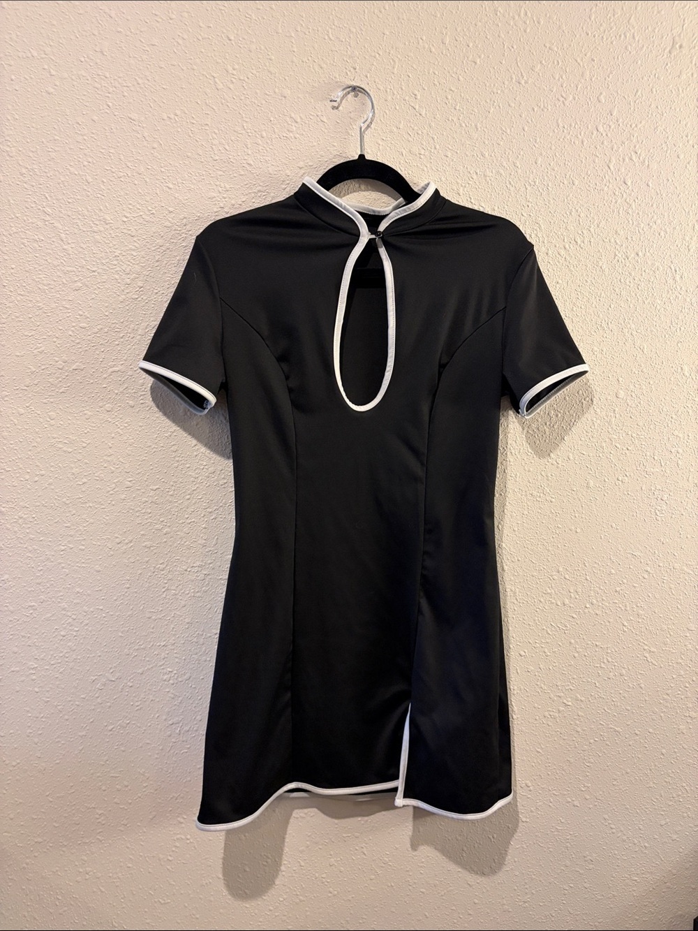 Commense Black Mini Dress with White Trim and Keyhole - Picture 3 of 4